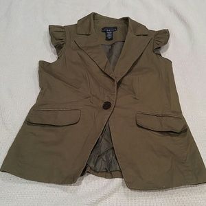 Sleeveless blazer